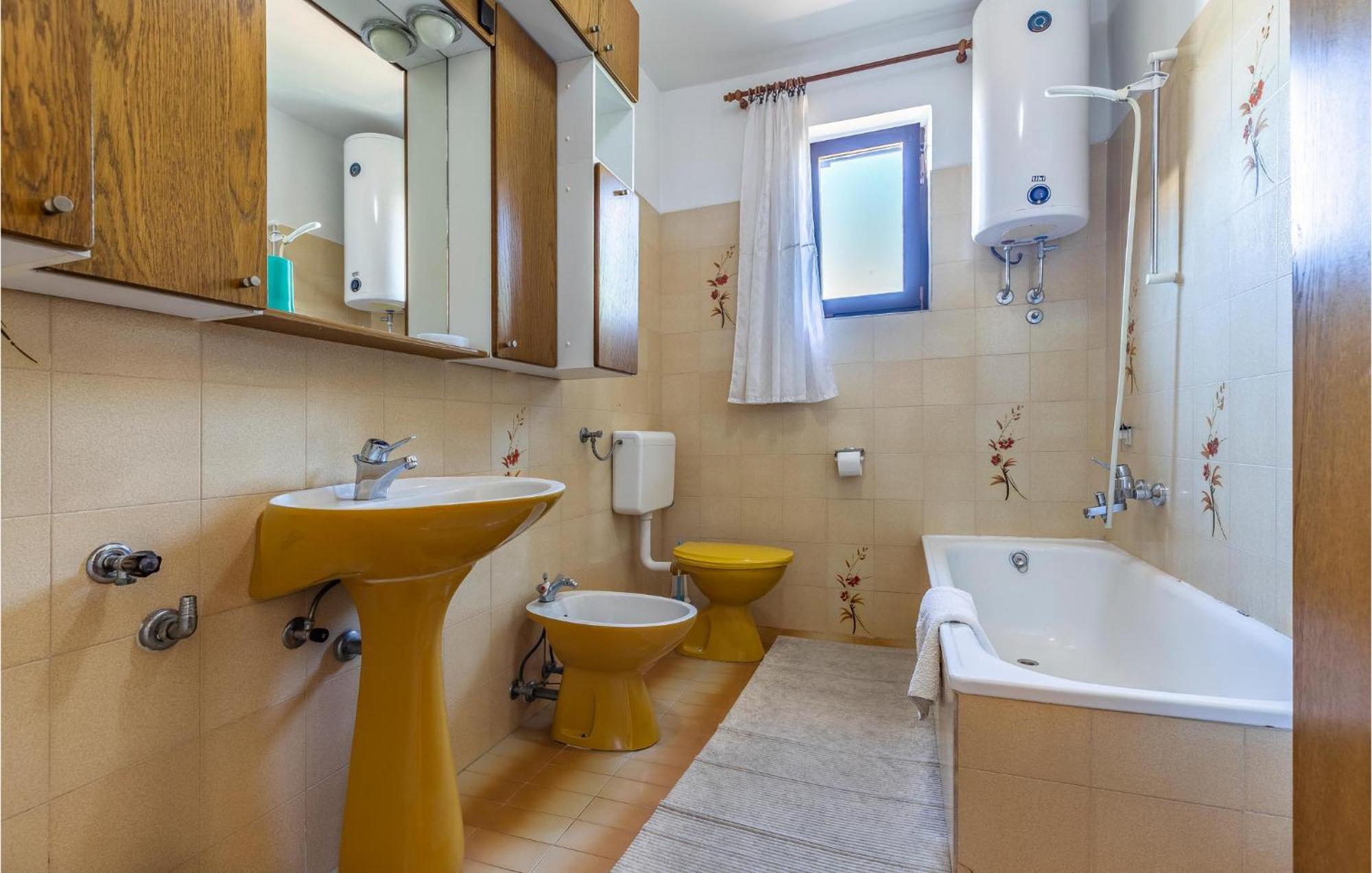 Awesome Apartment In Medulin With Kitchen Exterior foto
