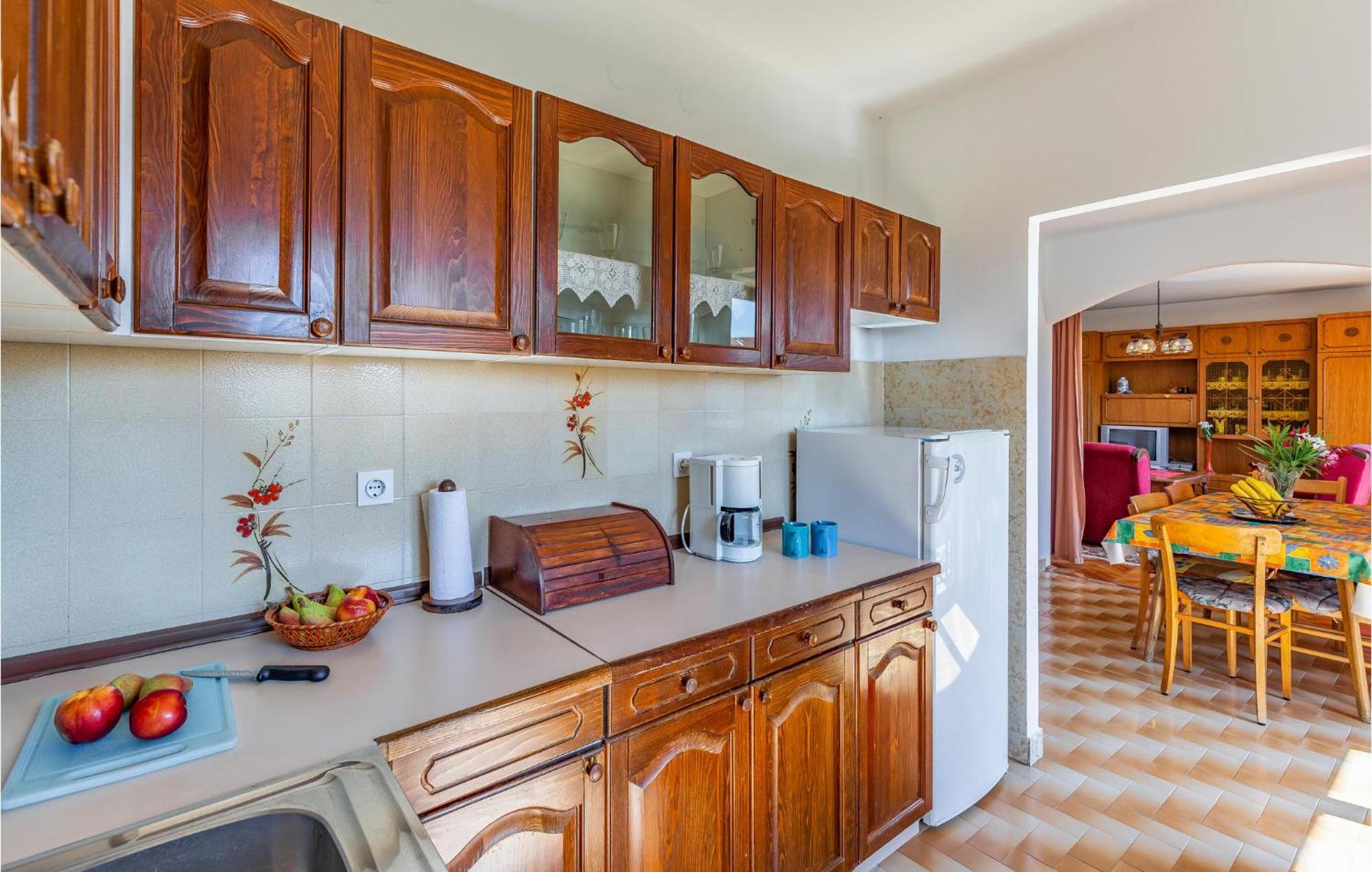 Awesome Apartment In Medulin With Kitchen Exterior foto